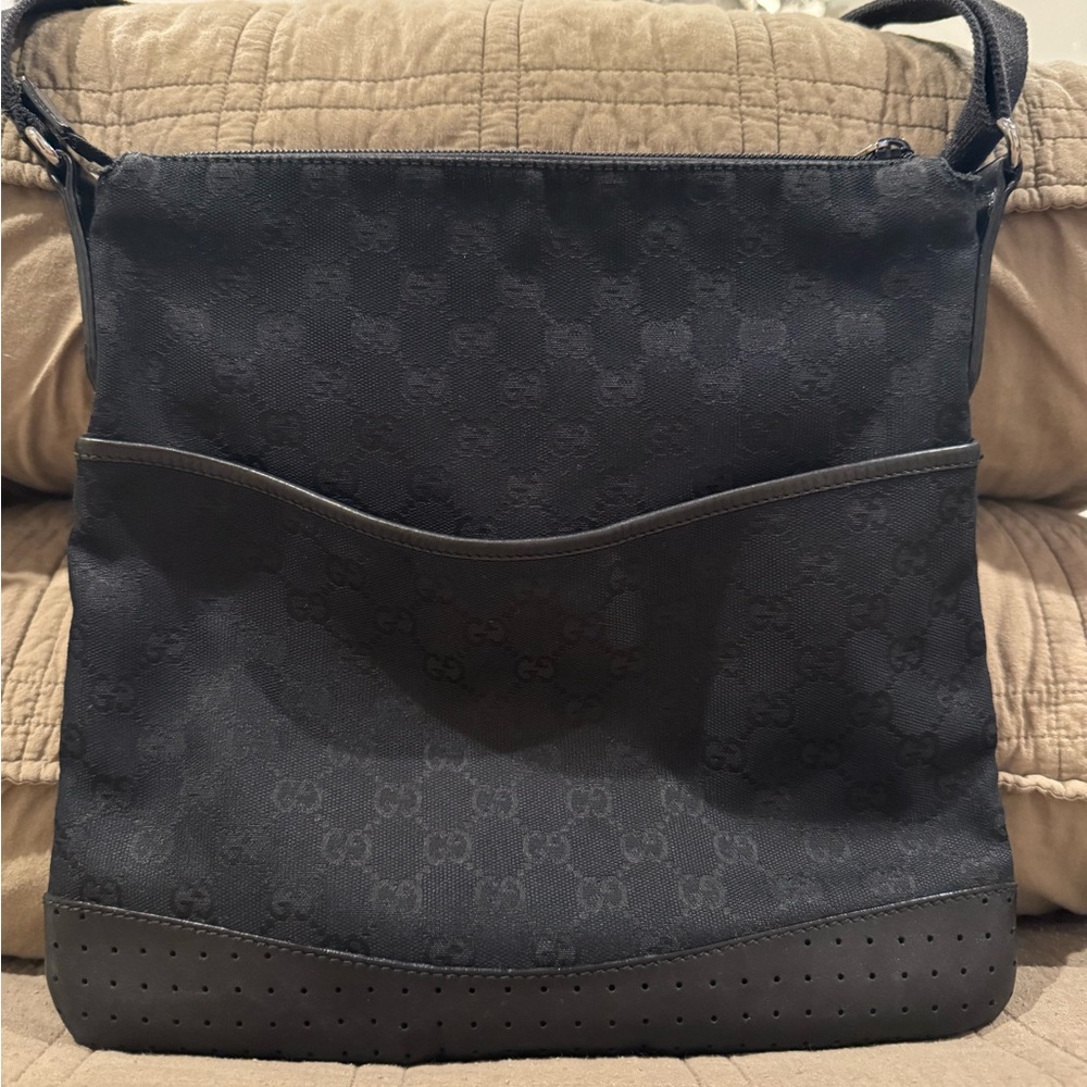GUCCI - GG Canvas Messenger Bag